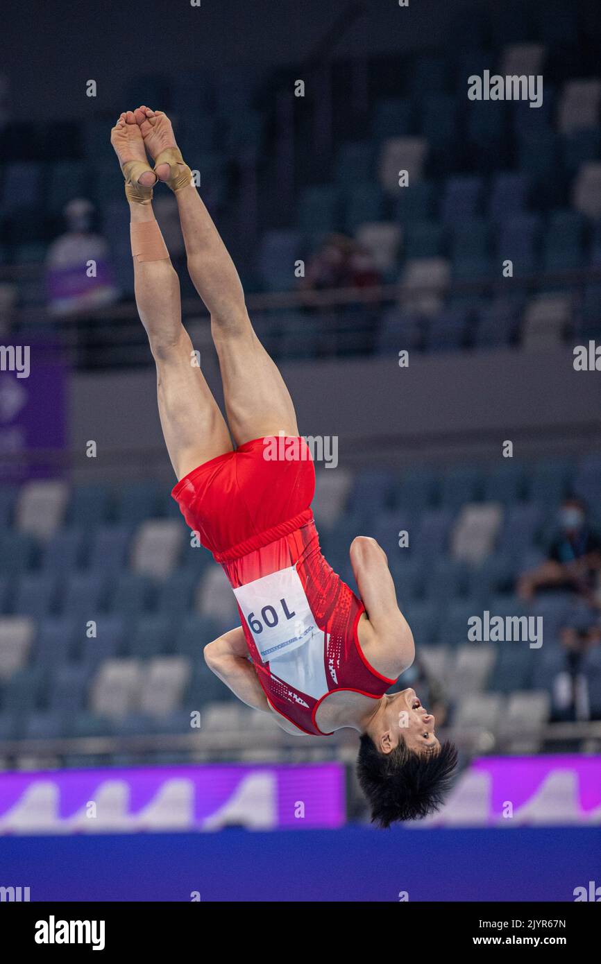 (220908) -- HANGZHOU, Sept. 8, 2022 (Xinhua) -- Silver medalist Su Weide of Shandong competes during the men's floor final at the National Artistic Gymnastics Championship in Hangzhou, east China's Zhejiang province, Sept. 8, 2022. (Xinhua/Jiang Han) Stock Photo