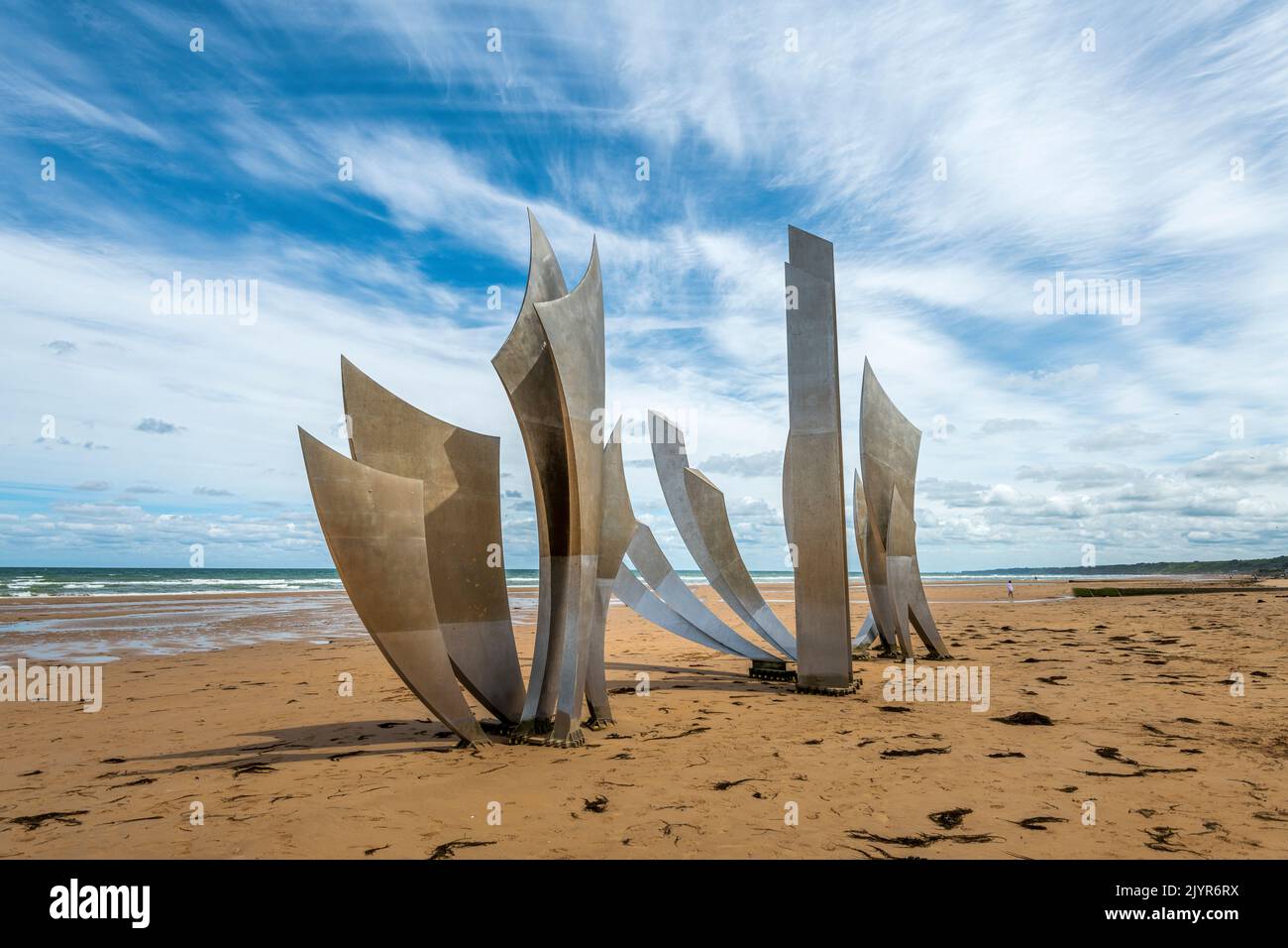 Les Braves de Saint-Laurent-sur-Mer monument. Erected on the sand of Omaha Beach, in homage to the 35,000 allied soldiers who landed there on 6 June 1944, and to the 3,000 victims, dead, missing and wounded on the evening of D-Day, the 'Les Braves' monument, the work of the sculptor Anilore Banon, whose steel sails stand at the foot of the steps of the Signal monument in Saint-Laurent-sur-Mer, was inaugurated on 5 June 2004, on the eve of the 60th anniversary of the Normandy landings. Calvados, Normandy, France Stock Photo