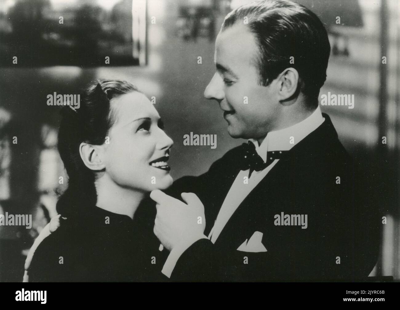Actress Leny Marenbach and actor Heinz Ruhmann in the movie Five Million Look for an Heir (Funf Millionen suchen einen Erben), Germany 1938 Stock Photo