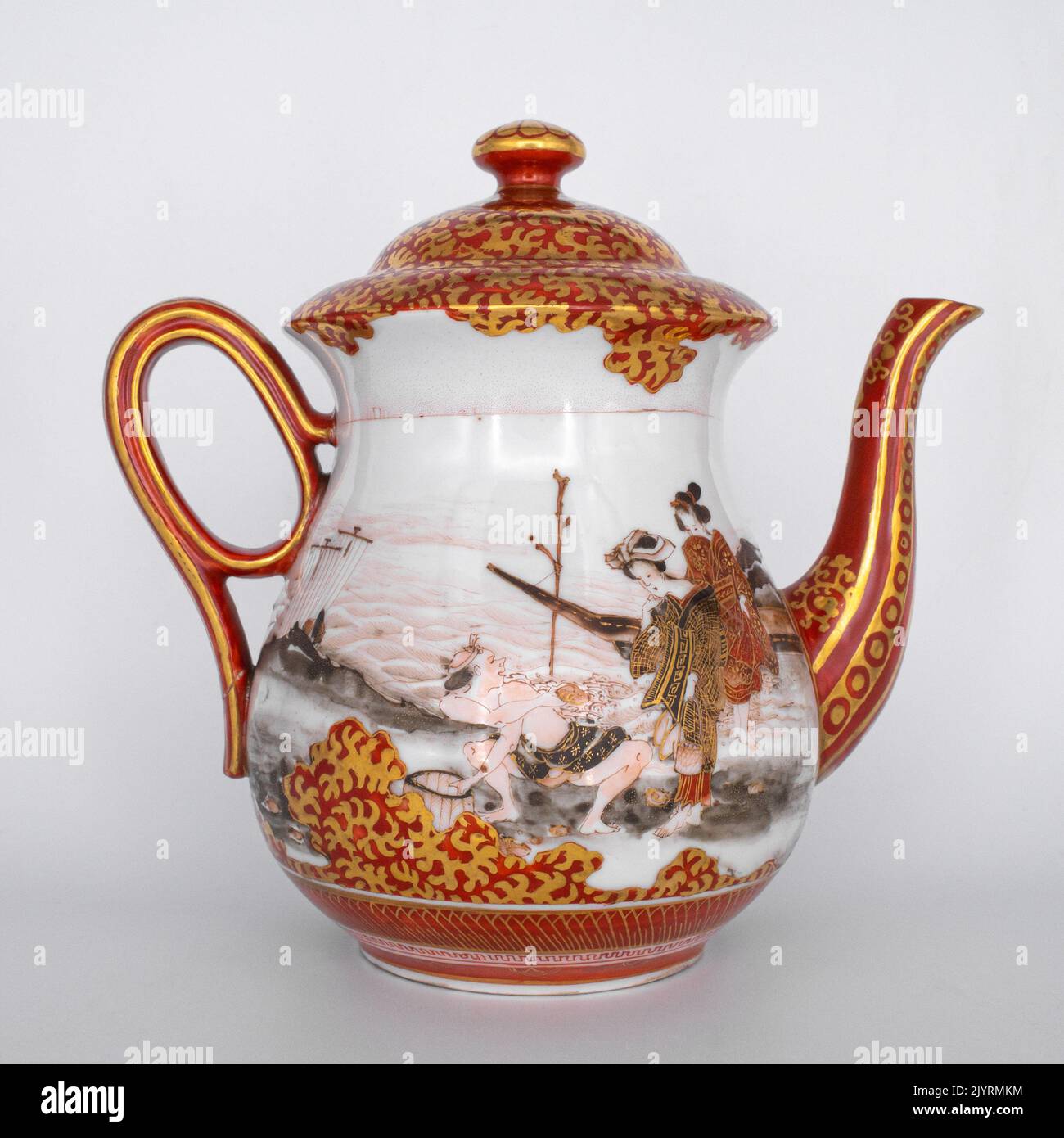 https://c8.alamy.com/comp/2JYRMKM/fine-antique-japanese-kutani-porcelain-teapot-and-cups-by-kachoken-meiji-period-2JYRMKM.jpg