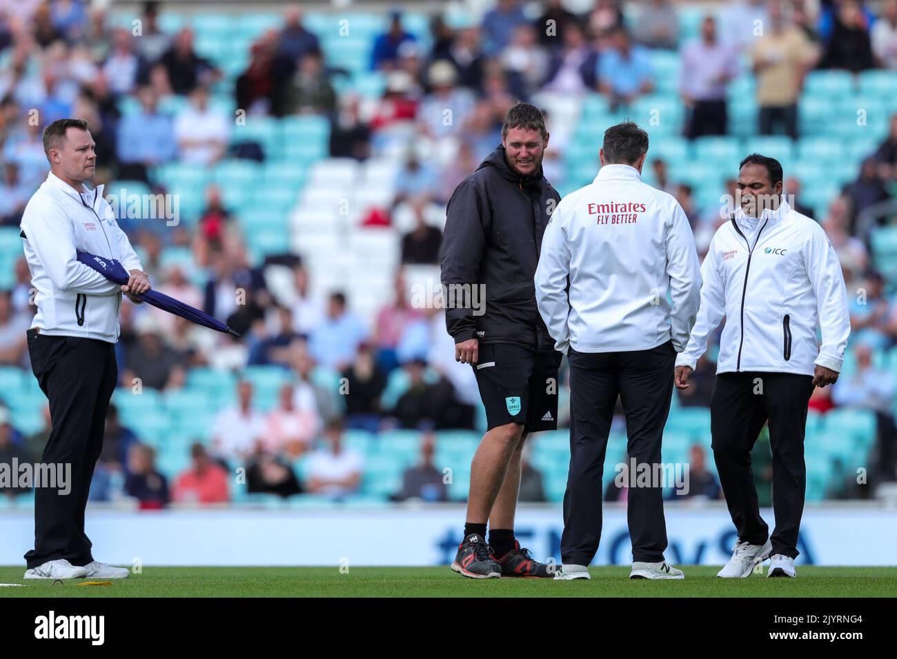 Cricket groundsman uk hires stock photography and images Alamy