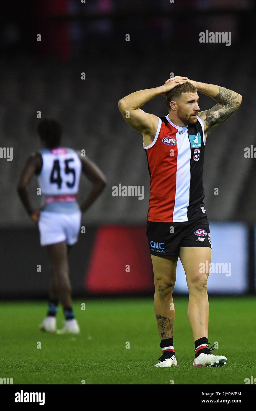 Dean Kent of St Kilda looks dejected after being defeated by Port