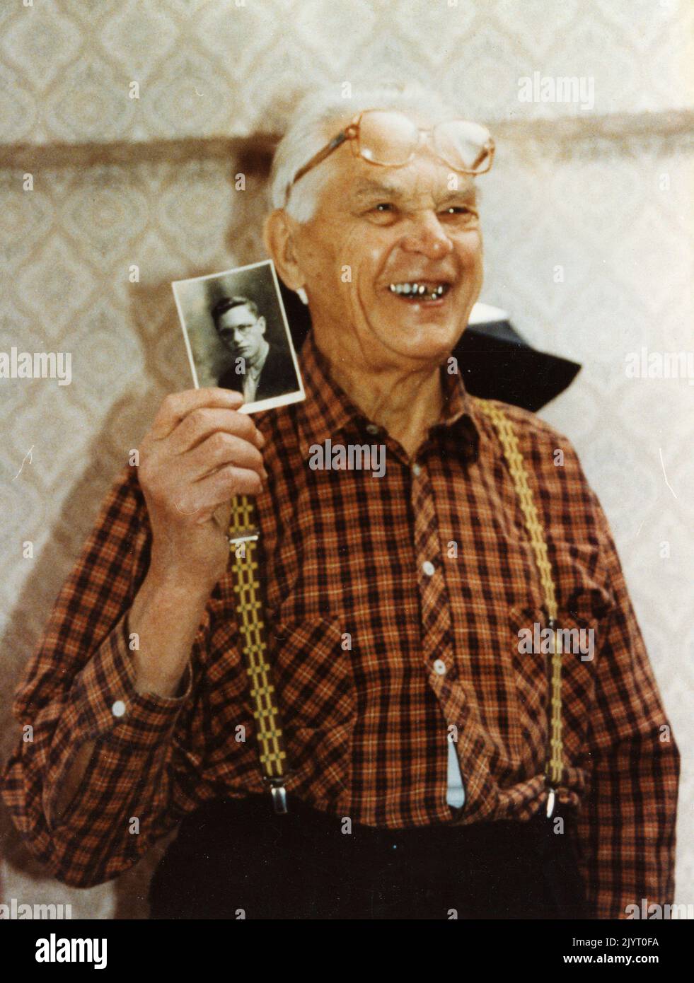 Arkadij Fillipowitsch Kojaev, former forced mine worker in the documentary film Arbeit als Beute 1938-1945 by Wolfgang Bergmann, Germany 1985 Stock Photo
