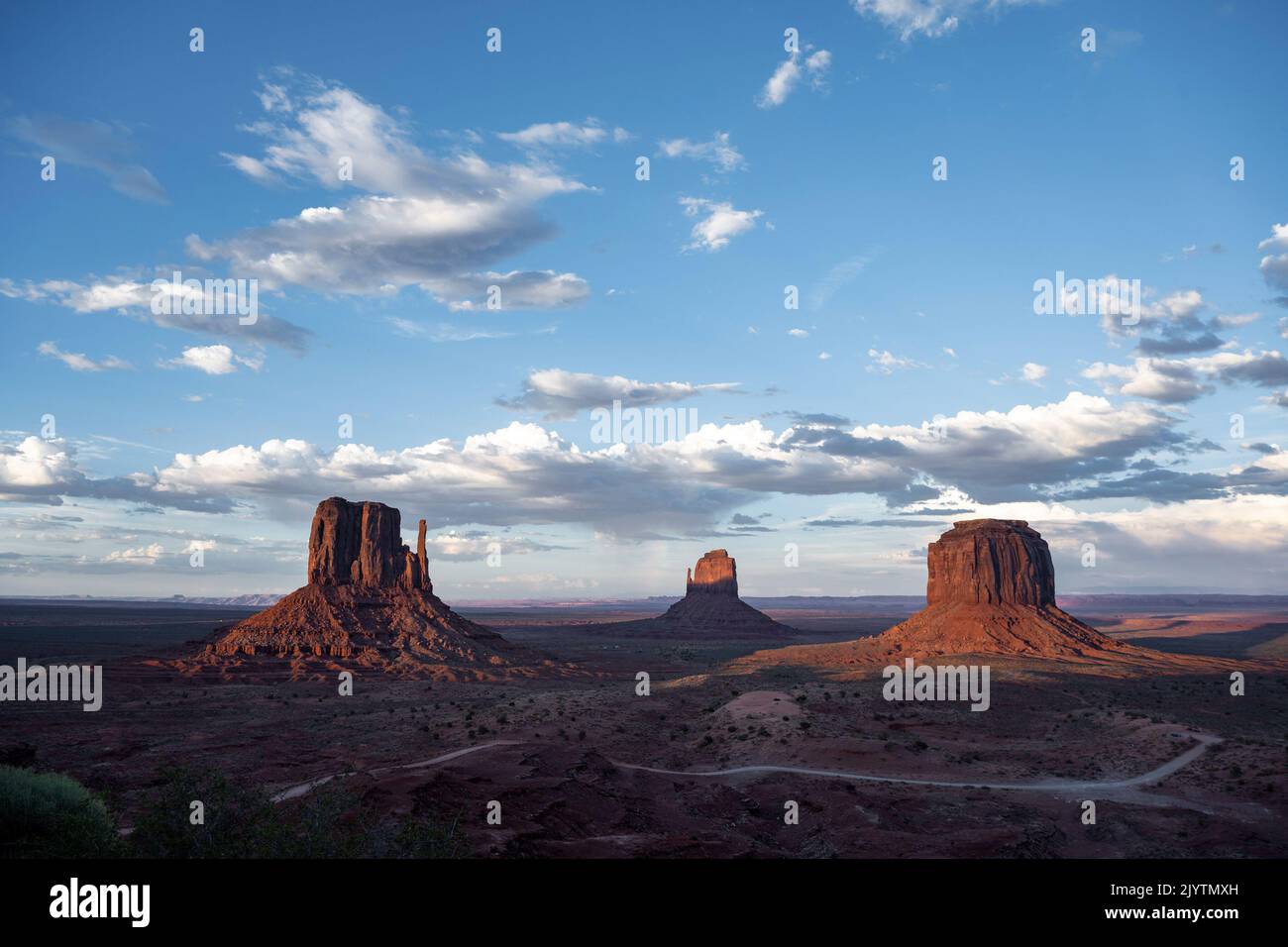 Viewingvault Rocks Panoramic view over the freestanding rocks in Monument Valley, which ...
