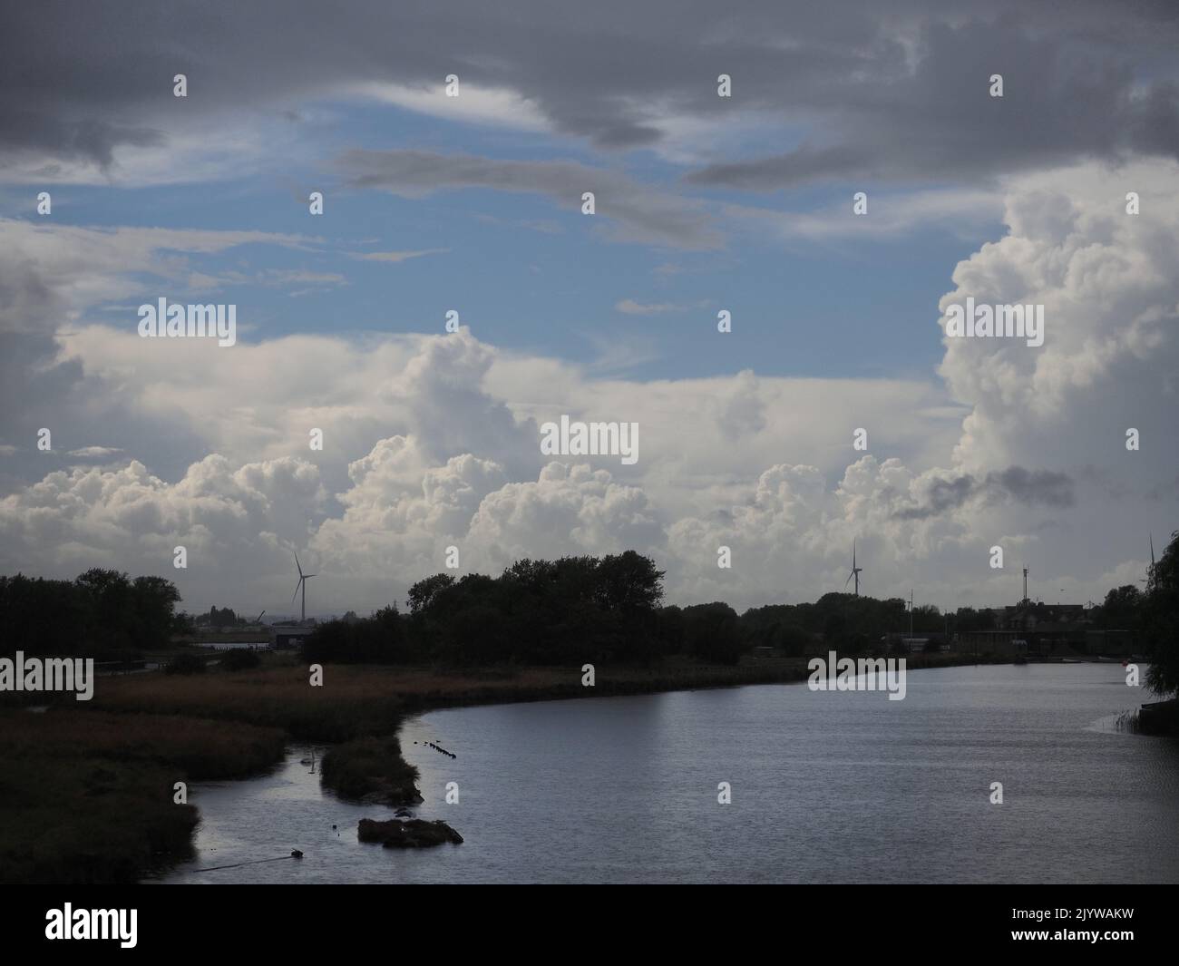 Sheerness, Kent, UK. 8th Sep, 2022. UK Weather: storm clouds seen over Sheerness, Kent this afternoon. Credit: James Bell/Alamy Live News Stock Photo