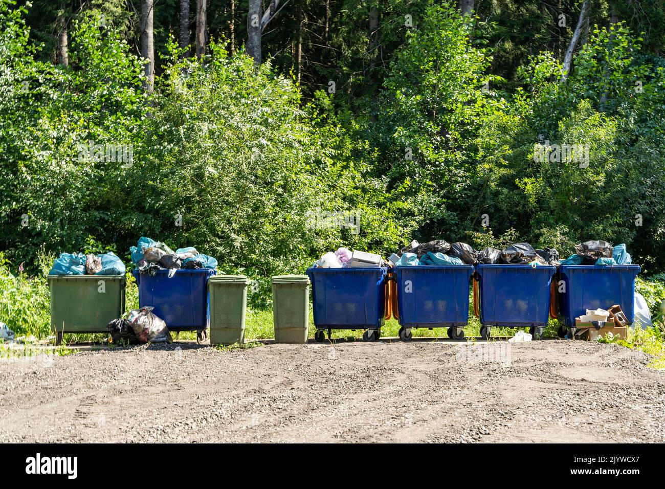 https://c8.alamy.com/comp/2JYWCX7/there-are-a-lot-of-plastic-garbage-containers-on-the-site-2JYWCX7.jpg