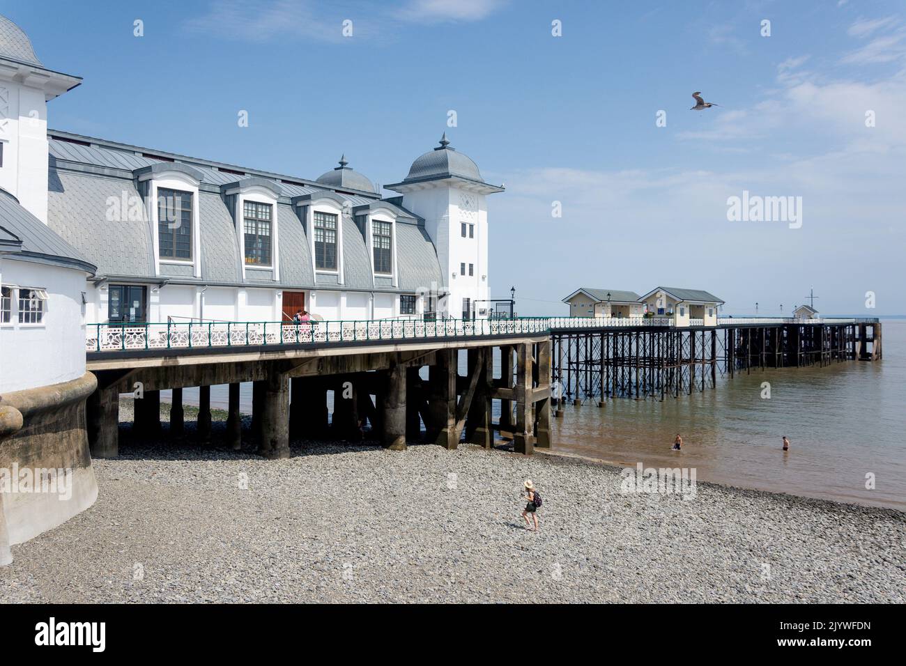 Penarth Beach and Pier, Penarth, Vale of Glamorgan (Bro Morgannwg), Wales (Cymru), United Kingdom Stock Photo
