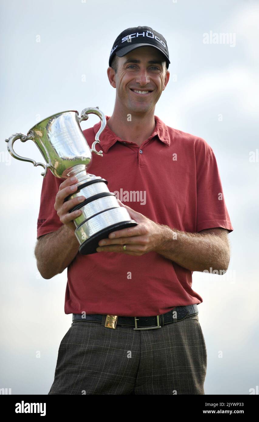 Australian golfer Geoff Ogilvy poses for photographs with his trophy ...