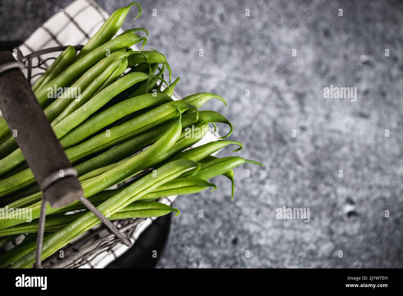 Green beans dark background hi-res stock photography and images - Alamy