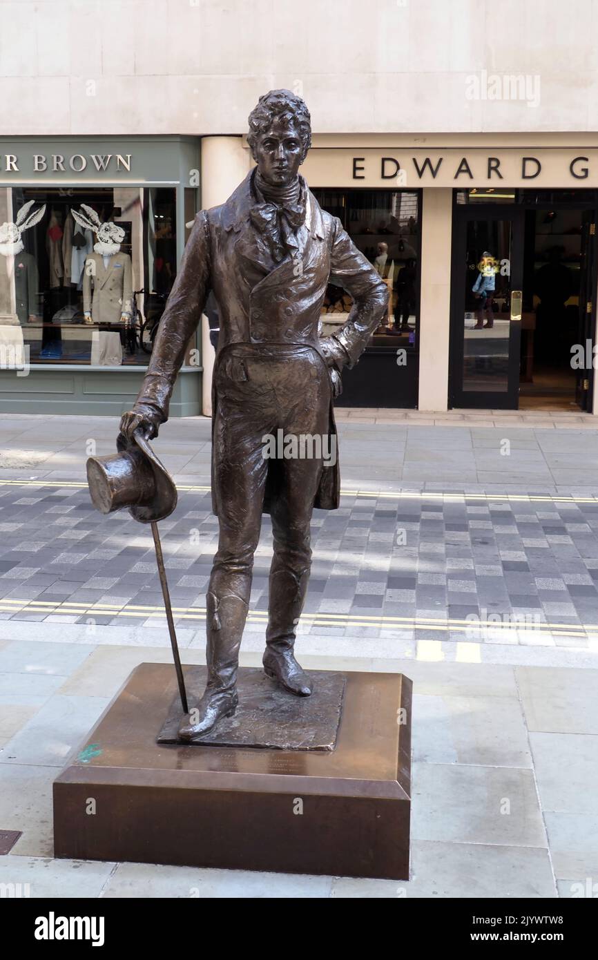 George Bryan 'Beau' Brummell statue by Sculptor Irena Sedlecka, outside Piccadilly Arcade, Jermyn Street, London,England,UK Stock Photo