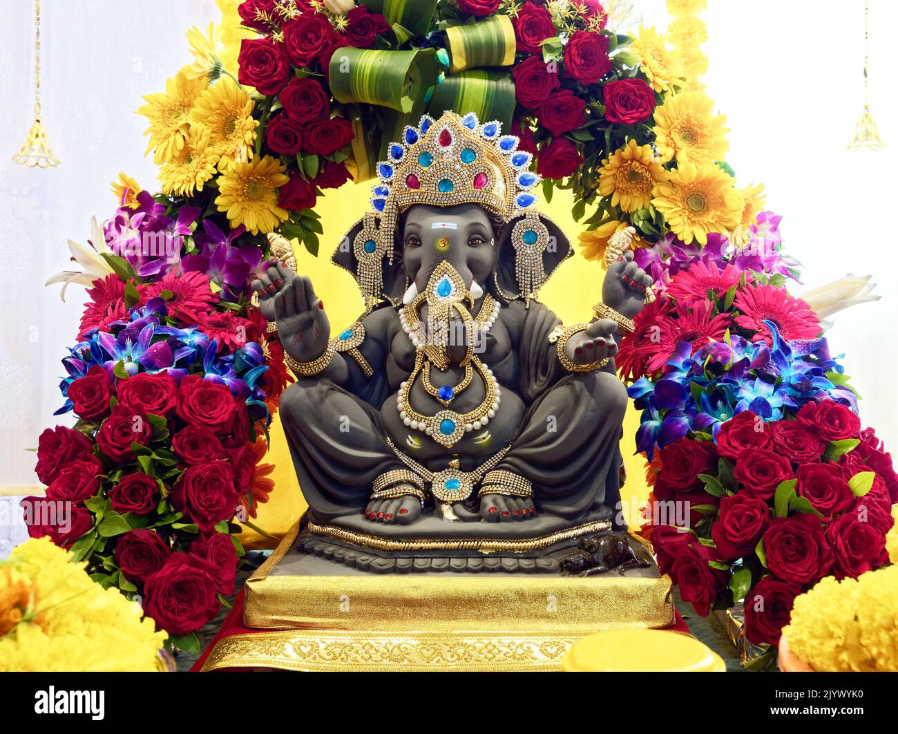 Brass Hanuman Idol Mahabali Hindu God Statue Home Puja Room Decor Showpiece  7