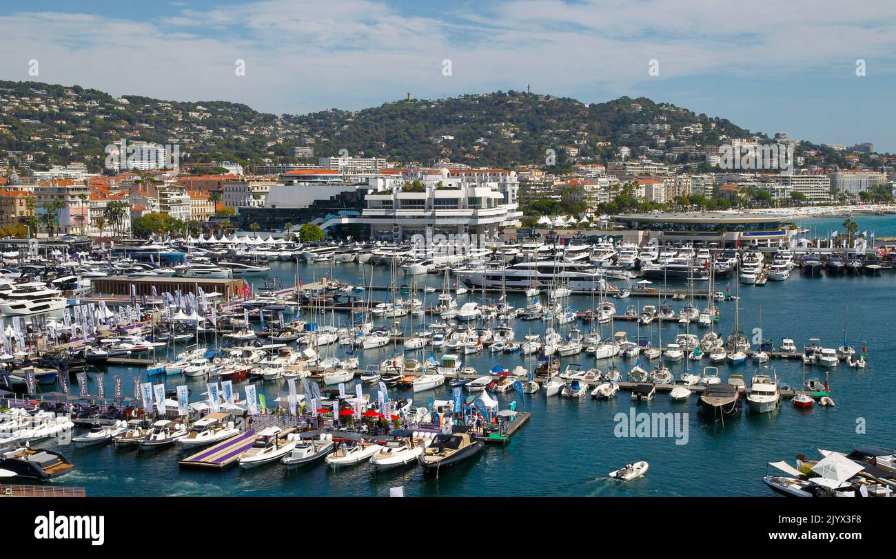 Cannes, Frankreich. 08th Sep, 2022. Cannes, France - September 08, 2022: Yachting Festival Cannes with general Atmosphere, Yachts, Yachten, Yacht, Boat, Boats, Mandoga Media Germany Credit: dpa/Alamy Live News Stock Photo