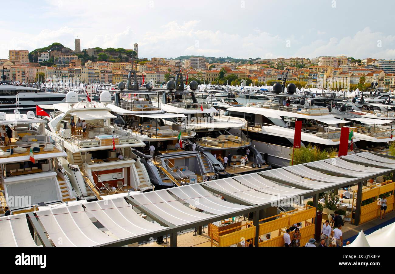 Cannes, Frankreich. 08th Sep, 2022. Cannes, France - September 08, 2022: Yachting Festival Cannes with general Atmosphere, Yachts, Yachten, Yacht, Boat, Boats, Mandoga Media Germany Credit: dpa/Alamy Live News Stock Photo