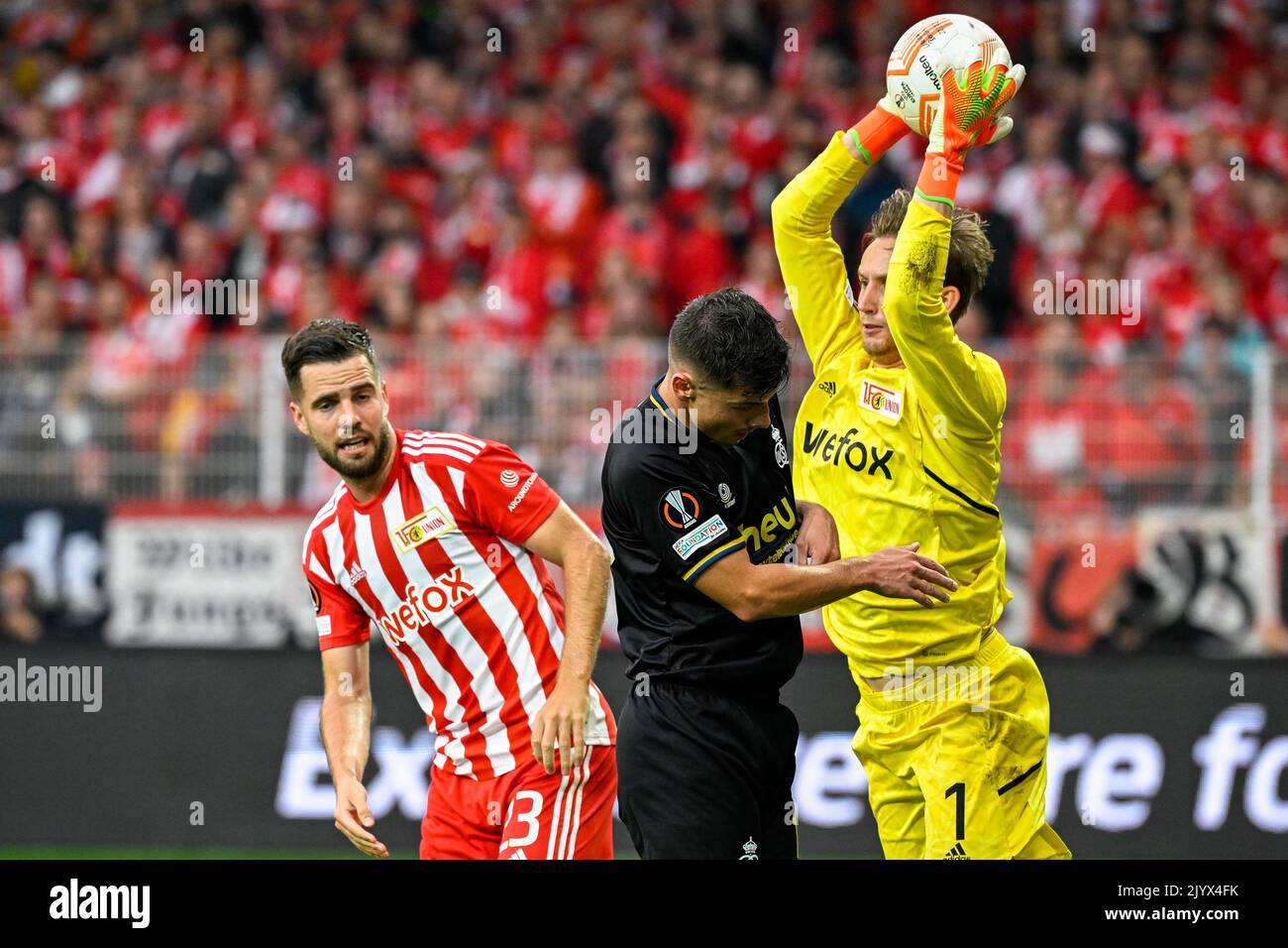 Union's Dante Vanzeir and Berlin's goalkeeper Frederik Ronnow fight for the ball during a match between FC Union Berlin and Belgian soccer team Royale Union Saint-Gilloise, Thursday 08 September 2022 in Berlin, the first game out of six in the group stage of the UEFA Europa League competition. BELGA PHOTO LAURIE DIEFFEMBACQ Stock Photo