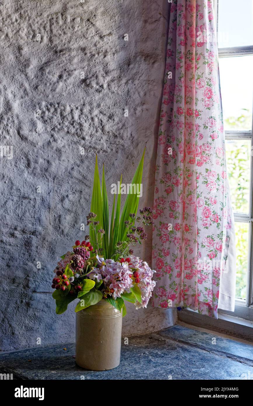 United Kingdom, South West England, Cornwall, Tintagel - Beautiful window on The medieval hall-house of 14th century - The Old Post Office. 12th of Au Stock Photo