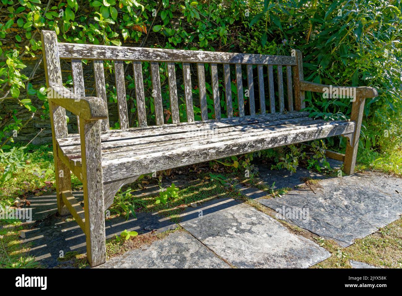 United Kingdom, South West England, Cornwall, Tintagel - The medieval hall-house of 14th century - Rustic wooden garden bench seat in the garden of Th Stock Photo