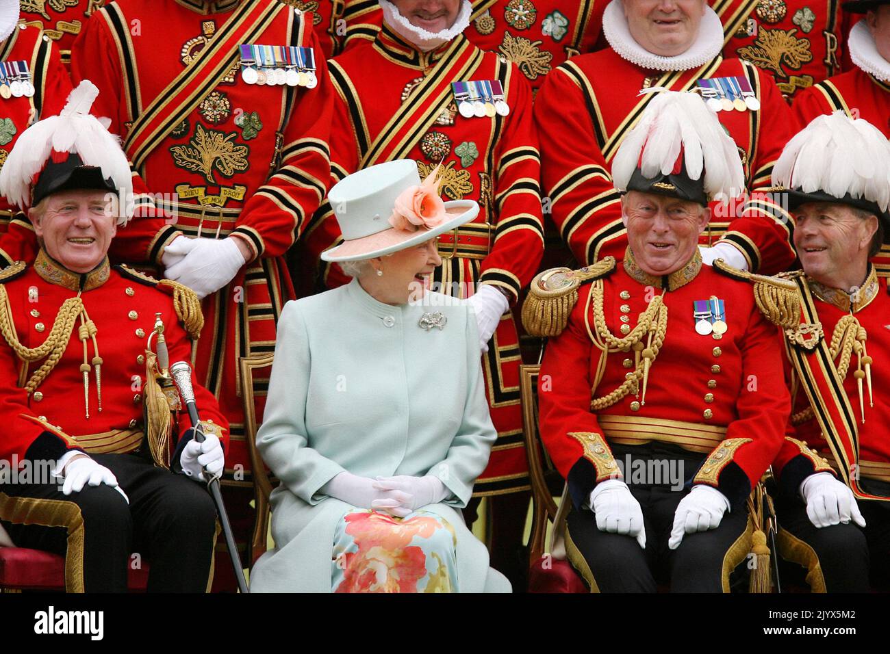 File photo dated 11/07/2007 of Queen Elizabeth II as she chats to members of the Queen's Body Guard of the Yeomen of the Guard and their families and invited guests during an inspection of the guard at Buckingham Palace in central London. The Queen died peacefully at Balmoral this afternoon, Buckingham Palace has announced. Issue date: Thursday September 8, 2022. Stock Photo