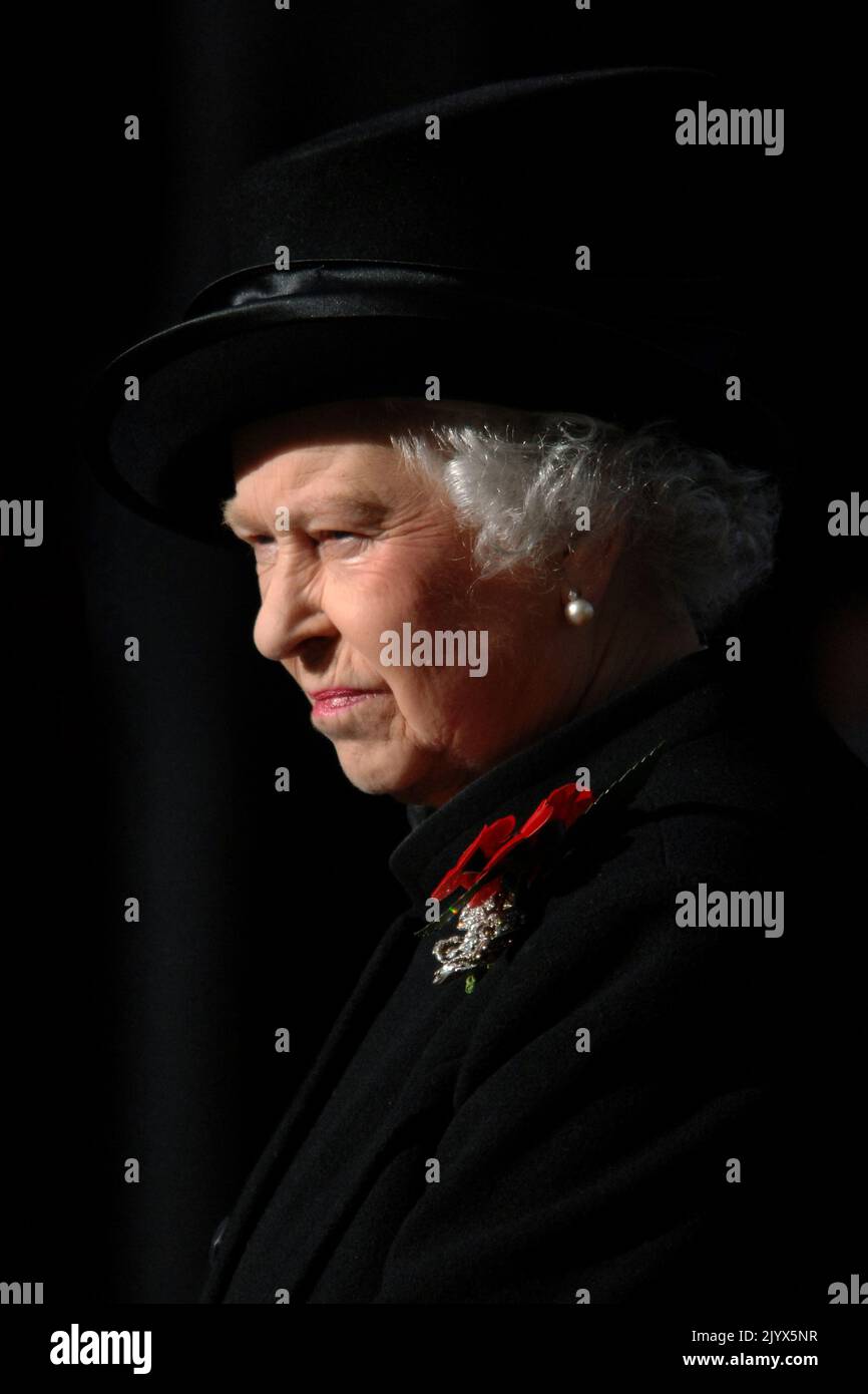 File photo dated 12/11/2006 of Queen Elizabeth II at the Remembrance Sunday ceremony in Whitehall, central London. The Queen died peacefully at Balmoral this afternoon, Buckingham Palace has announced. Issue date: Thursday September 8, 2022. Stock Photo