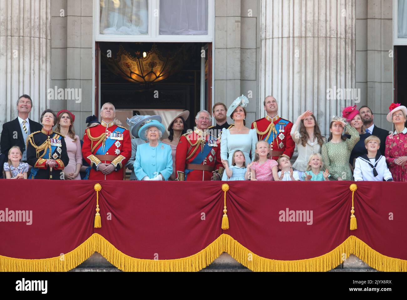 File photo dated 09/06/2018 of (left to right) Queen Elizabeth II, standing with members of the royal family, on the balcony of Buckingham Palace, in central London, following the Trooping the Colour ceremony at Horse Guards Parade as the Queen celebrates her official birthday. The Queen died peacefully at Balmoral this afternoon, Buckingham Palace has announced. Issue date: Thursday September 8, 2022. Stock Photo