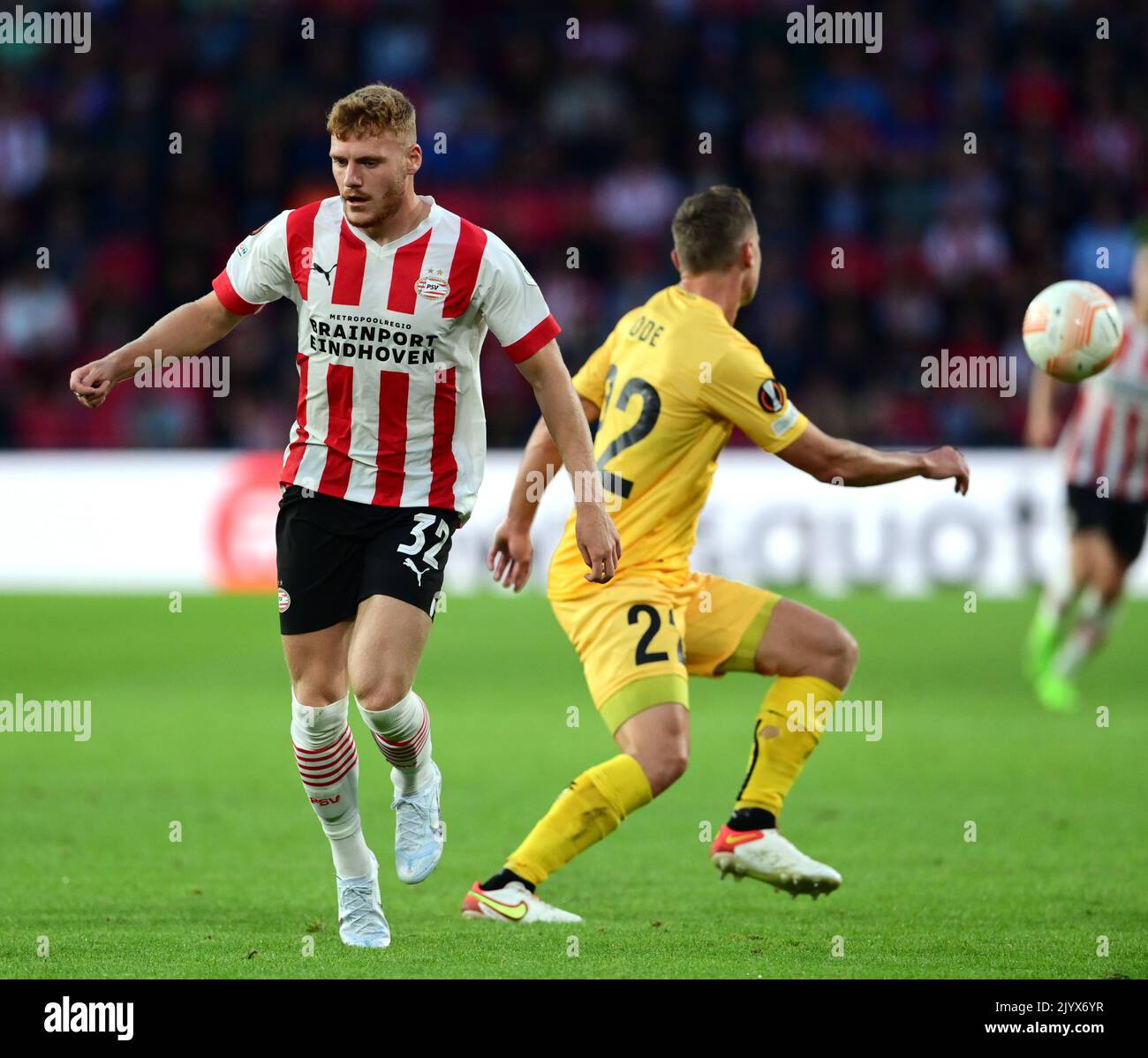 EINDHOVEN - (lr) Yorbe Vertessen of PSV Eindhoven, Marius Lode of Bodo ...