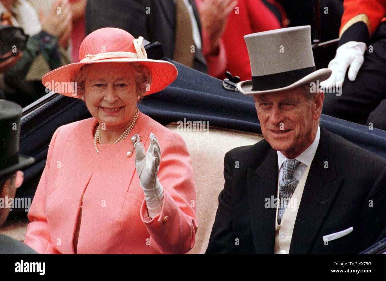 File photo dated 6/06/1998 of Queen Elizabeth II and the Duke of Edinburgh arriving at Ascot racecourse. The Queen died peacefully at Balmoral this afternoon, Buckingham Palace has announced. Issue date: Thursday September 8, 2022. Stock Photo