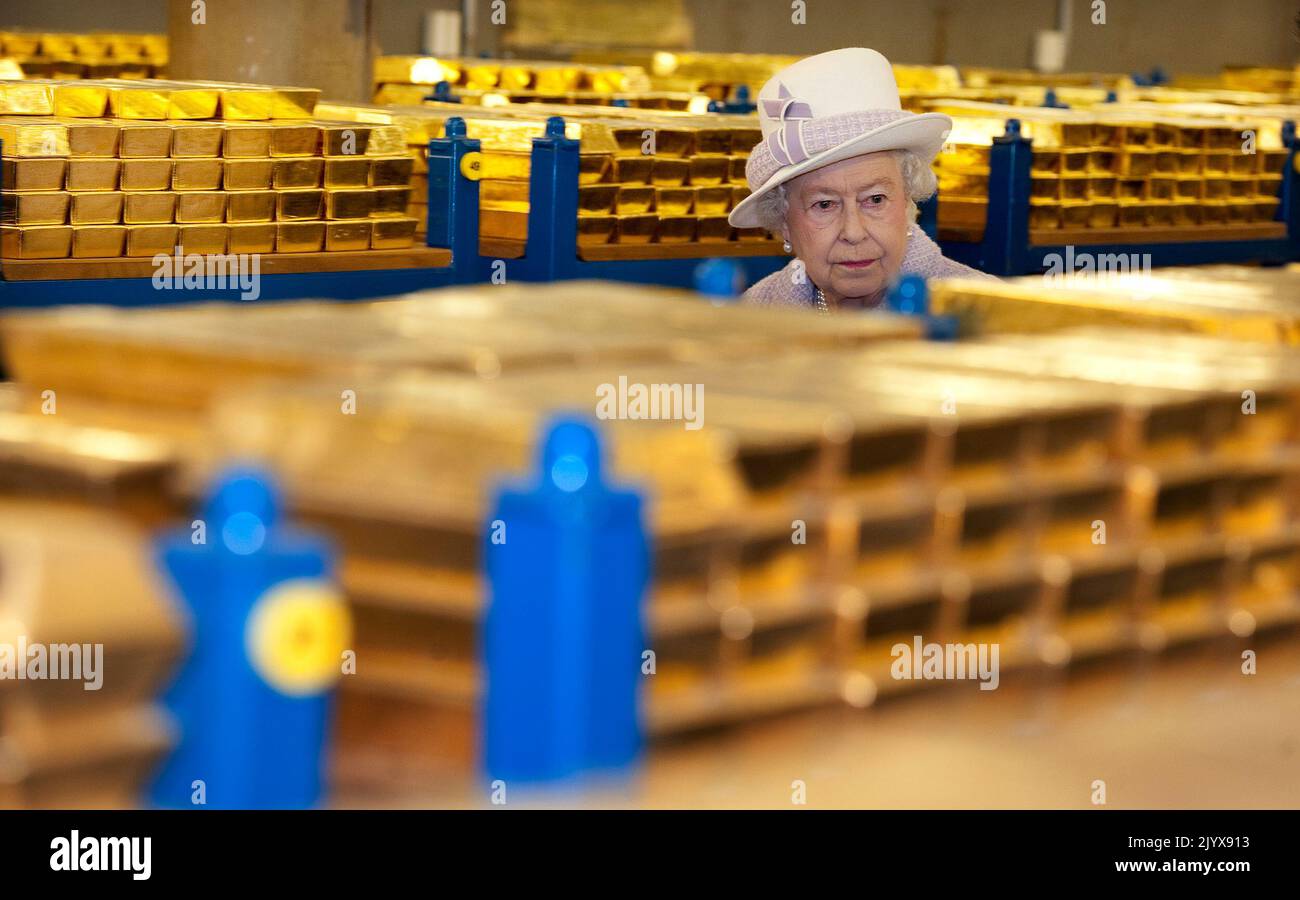 File photo dated 13/12/2012 of Queen Elizabeth II tours the gold vault during her visit to the Bank of England in central London. Issue date: Thursday September 8, 2022. Stock Photo