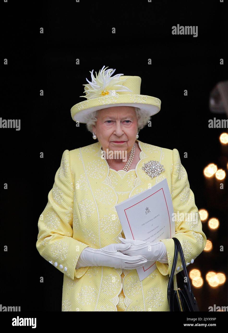 London, Britain's longest-reigning monarch in history. 8th Sep, 2022. File photo taken on June 10, 2016 shows Britain's Queen Elizabeth II in London, Britain. Queen Elizabeth II, Britain's longest-reigning monarch in history, has died aged 96, Buckingham Palace announced on Sept. 8, 2022. Credit: Han Yan/Xinhua/Alamy Live News Stock Photo