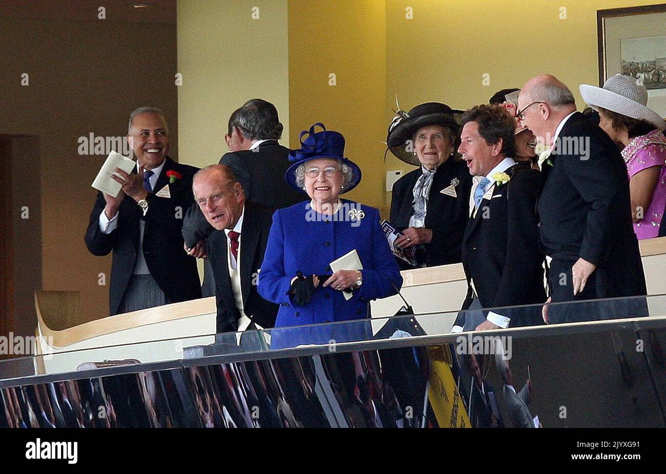 File photo dated 21//2008 of Queen Elizabeth II watching as her horse Free Agent, ridden by Richard Hughes, wins the Chesham Stakes at Ascot Racecourse, Berkshire. Horses, like dogs, were the Queen's lifelong love and she had an incredible knowledge of breeding and bloodlines. Whether it was racing thoroughbreds or ponies, she showed an unfailing interest. Issue date: Thursday September 8, 2022. Stock Photo
