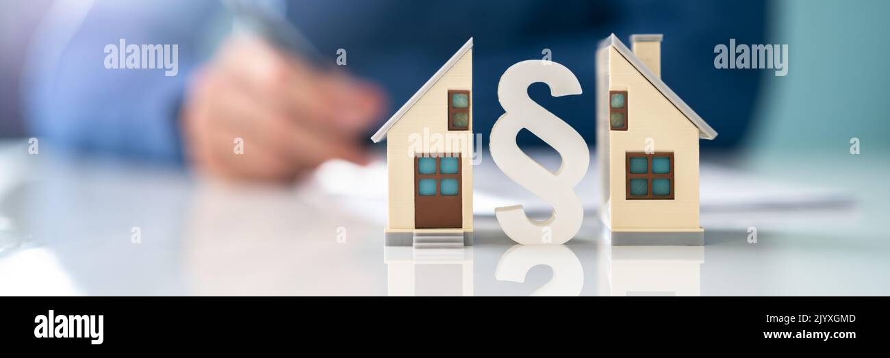 Divorce Lawyer And Real Estate House Dispute Stock Photo Alamy