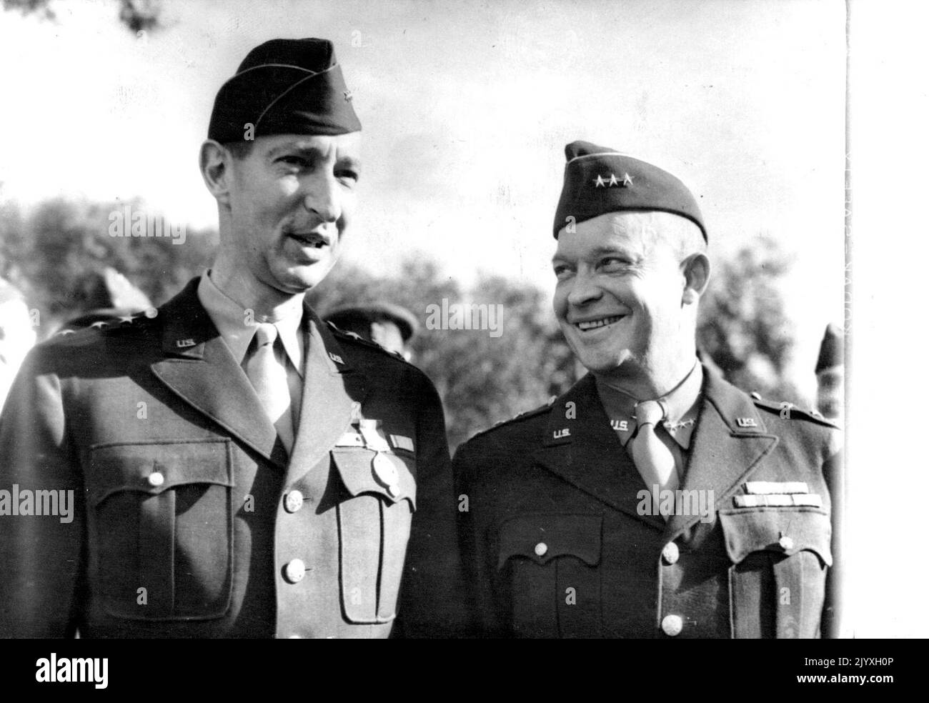 General Eisenhower Decorates General Clark The Hero of Submarine Landing to Negotiate Surrender of French Africa - General Mark Clark (Left) with General Eisenhower, photographed as he was decorated with a medal for distinguished service. General Eisenhower decorated General Mark Clark for his brilliant secret mission which paved way for Allied success in North Africa. having been landed in Algeria about three weeks before the campaign,he prepared ground for French Armistice, thus saving thousands of life and most valuable time. December 12, 1942. Stock Photo