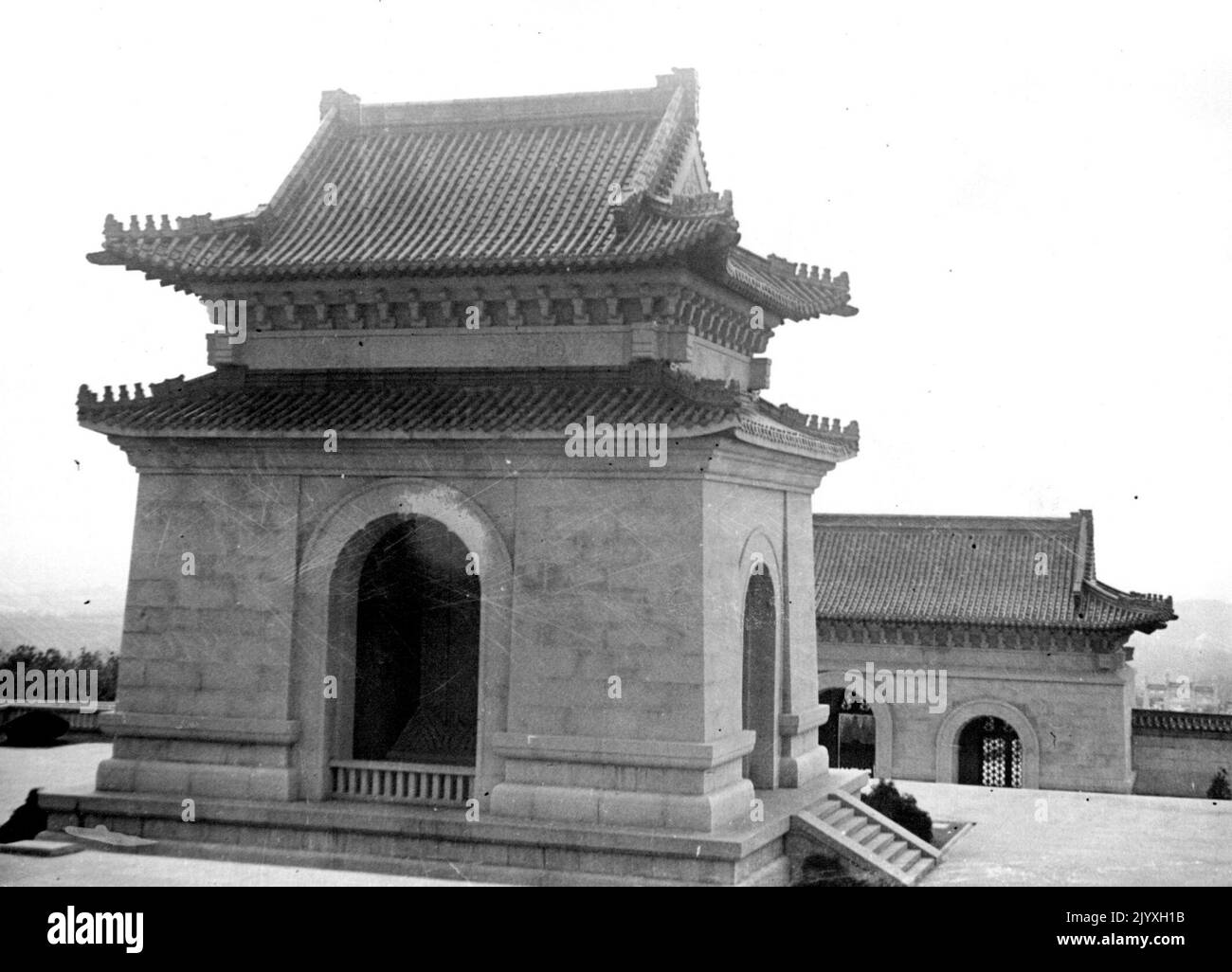 From The Eastern Seat Of War -- Sunyatsen's tomb. When the Japanese troops took possession of Nanking they took likewise possession of the Purple-Hill. On this hill are to be found not only the tombs of the Chinese emperors but the grave of Sunyatesen the head of the Chinese revolution. December 01, 1937. (Photo by Atlantic Photo). Stock Photo