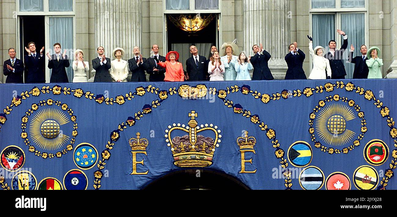 File photo dated 4/6/2002 of Queen Ellizabeth II surrounded by her family as they watch a flypast from the balcony of Buckingham Palace during Golden Jubilee celebrations in central London. The specially embroidered tapestry was made by children from the Commonwealth and called a 'Rainbow of wishes'. The Queen toured the UK during her Golden Jubilee year – but 2002 also saw the death of both her sister and her mother. Doubters had insisted the Golden Jubilee would be a flop – the monarchy was no longer relevant and royalists should at last bow to the republicans, they argued. More than one mil Stock Photo