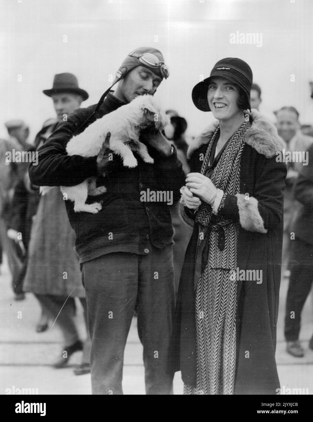 Stainforth Dog Racing New World's Speed Record - Flight-Lieutenant Stainforth greeted by his ...