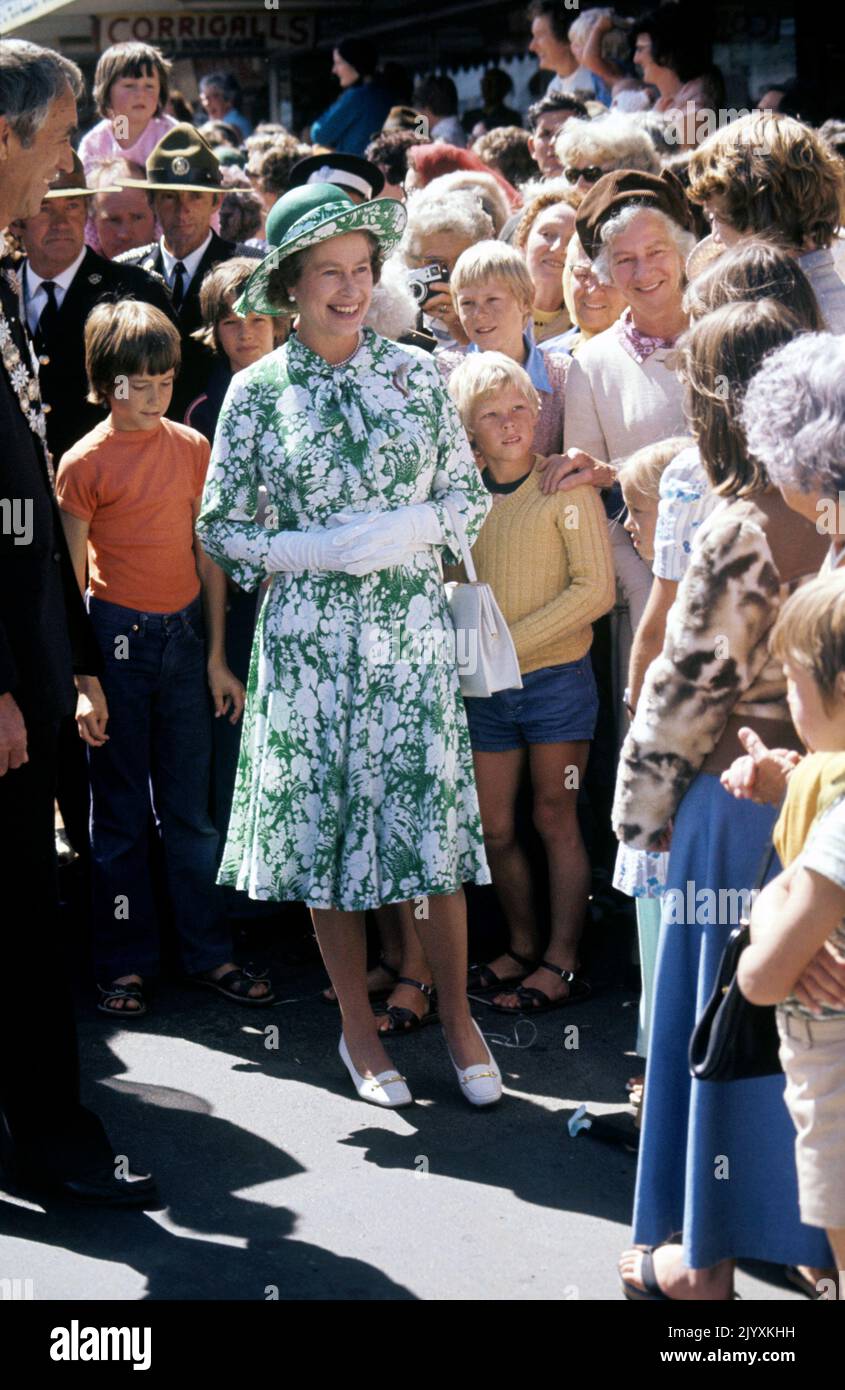 File photo dated 25/2/1977 of Queen Elizabeth II during a walkabout in New Plymouth, New Zealand. Elizabeth II was famed for her love of block colours and matching hats and her fashion became a legendary part of her role as monarch. The Queen was once described as 'power dressing in extremis' for using vibrant shades to make herself stand out from the crowd while her hats allowed her to be easily spotted but were small enough so her face was visible. Issue date: Thursday September 8, 2022. Stock Photo