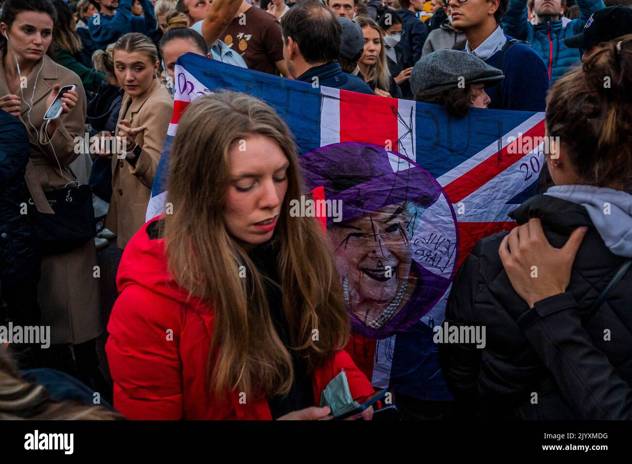 London, UK. 8th Sep, 2022. One protester joins the crowd that quickly gathers at Buckingham Palace but his message goes unnoticed - Queen Elizabeth the second is dead in her Platinum Jubillee year. The announcement came early this evening from Balmoral Castle. Credit: Guy Bell/Alamy Live News Stock Photo
