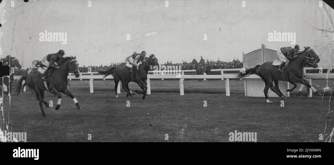 ***** Lap (Jim Pike) beats Mystic Peak (Ashley Reed) by a neck, with Taurus (Celby) third ***** 1931 Futurity Stakes at Caulfield. Phar Lap started 2-1 on favourite, My St. Peak was 33-1, and Taurus at 100-1. Pike rode Phar Lap magnificently to win the 1931 Caulfield Futurity Stakes. May 10, 1950. Stock Photo
