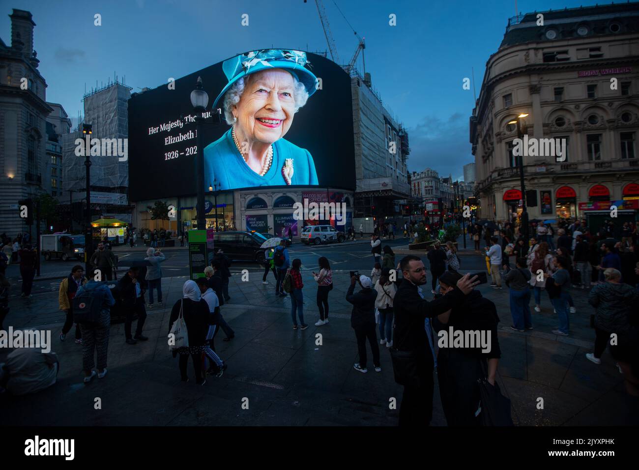London, England, UK. 8th Sep, 2022. A tributet to Queen Elizabeth II is on display on giant screen in Piccadilly Circus after her death announcement. (Credit Image: © Tayfun Salci/ZUMA Press Wire) Stock Photo