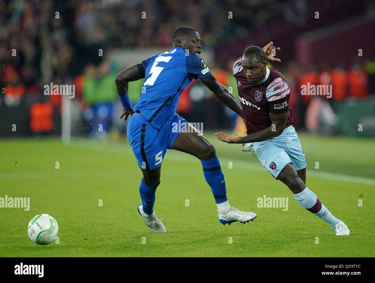 Joyskim dawa football hires stock photography and images Alamy
