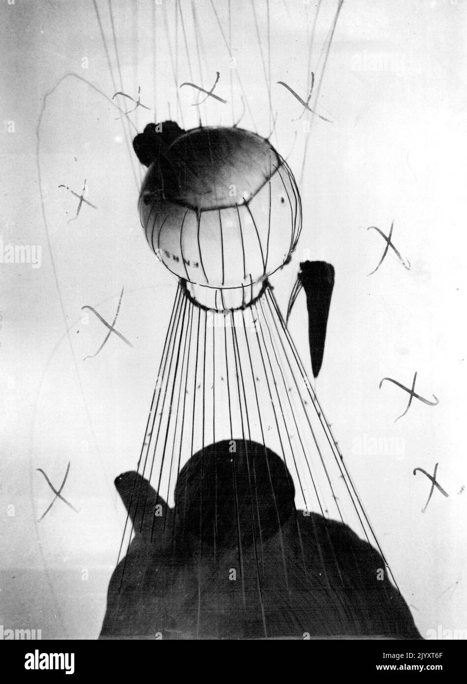 Last flight of Prof. Piccard, the balloon after starting. October 17, 1932. (Photo by Atlantic). Stock Photo