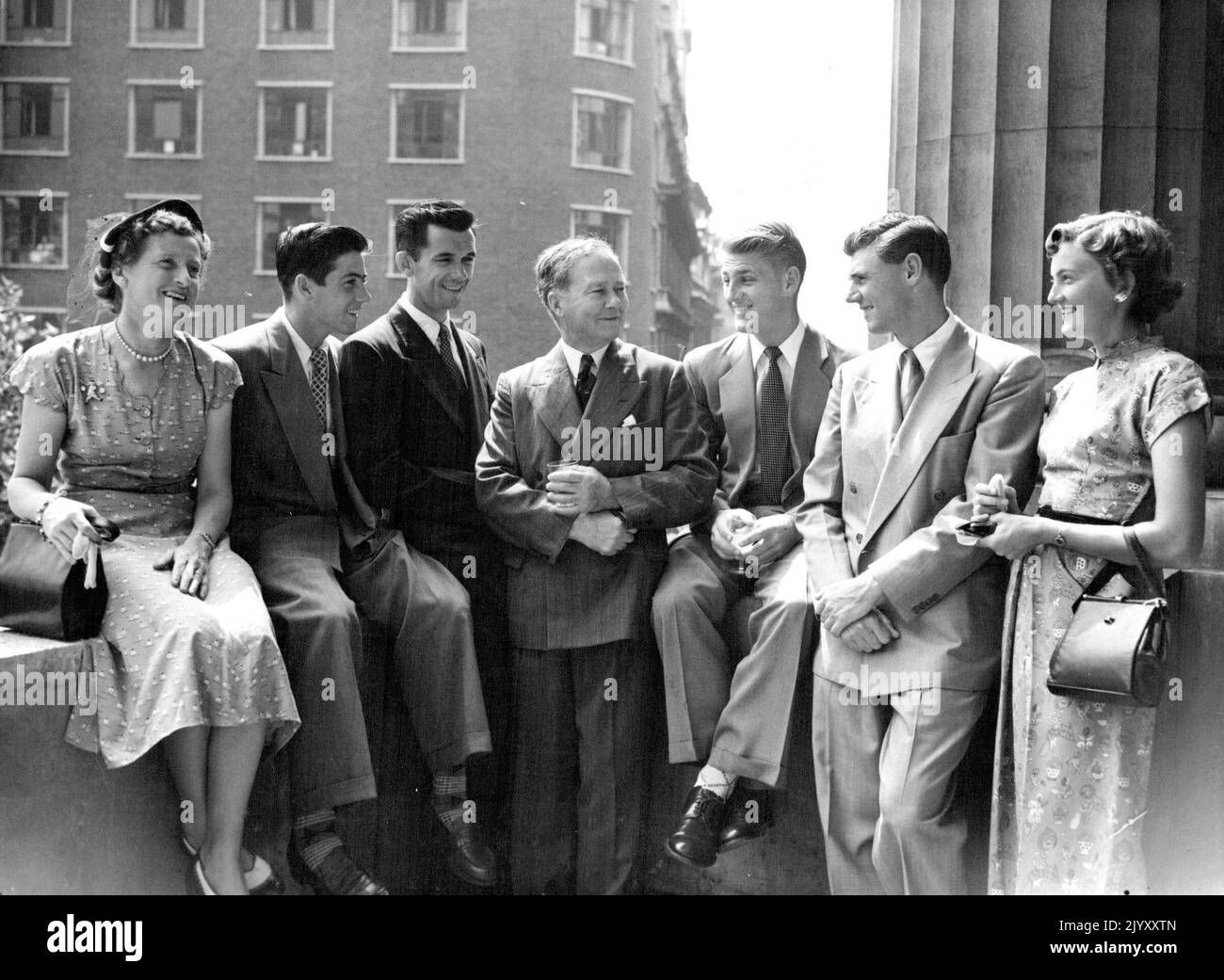 Balcony Scene - Mrs. Harry Hopman (wife of the team captain): Ken Rosewall: Mervyn Rose: Sir Thomas White: Lewis Hoad: Frank Sedgman: Beryl Penrose. In the Heatwave - London's eighty-old temperature sends members of the Australian tennis team (now successfully competing at Wimbledon) on to the balcony of Australia House, Strand, during a reception given by Australian High Commissioner Sir Thomas White to-day (Tuesday). July 01, 1952. (Photo by Reuter Photo). Stock Photo
