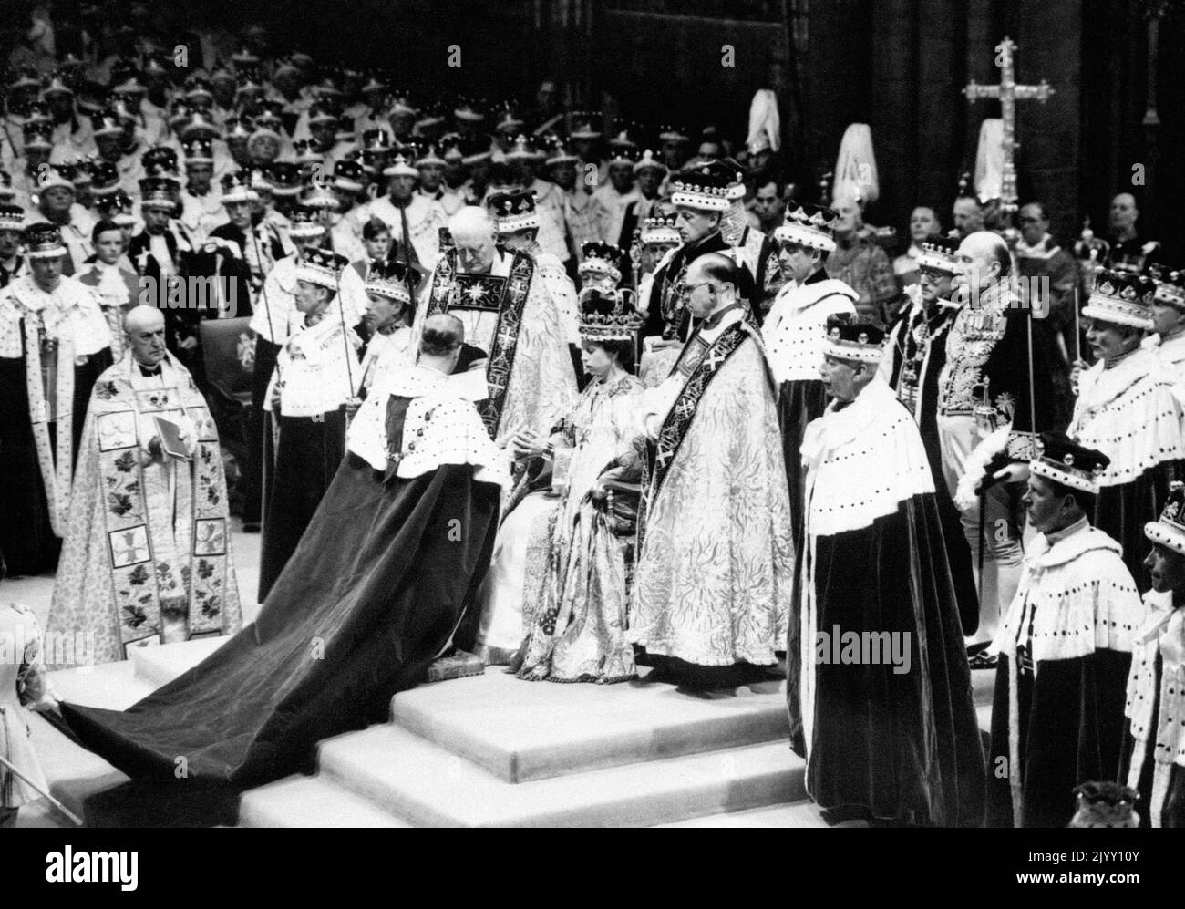 File photo dated 2/6/1953 of the Duke of Norfolk, the Earl Marshall, paying homage to Queen Elizabeth II after her coronation at Westminster Abbey. The Queen's coronation, rich in religious significance, was a morale boost for a nation starved of pageantry by the war, and for a day street parties banished the hardship of rationing and shortages and even atrocious, unseasonal weather did not dampen the enthusiasm. Issue date: Thursday September 8, 2022. Stock Photo
