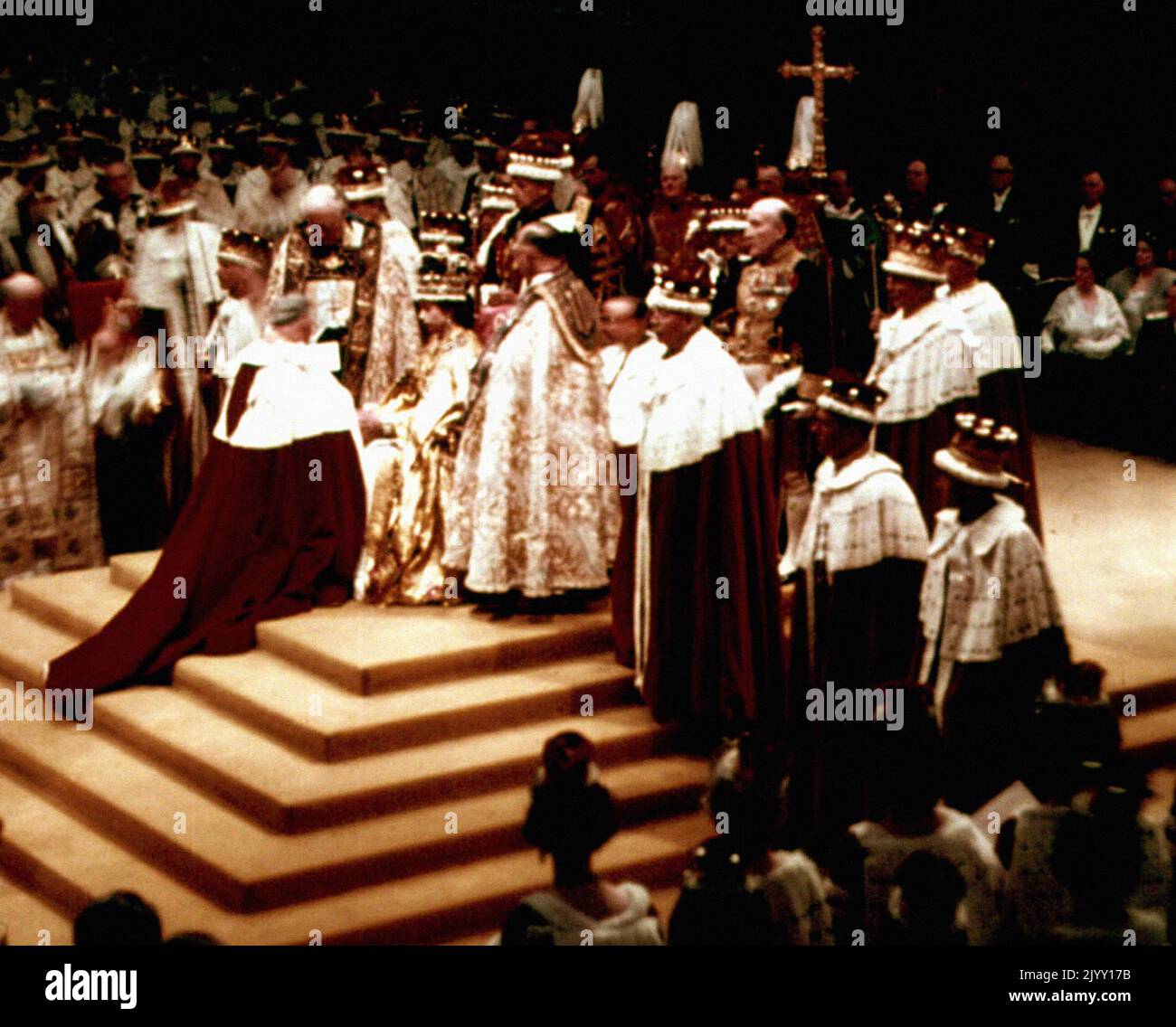 File photo dated 02/06/1953 of the Duke of Norfolk, the Earl Marshal, paying homage to Queen Elizabeth II after her coronation at Westminster Abbey. The Queen's coronation, rich in religious significance, was a morale boost for a nation starved of pageantry by the war, and for a day street parties banished the hardship of rationing and shortages and even atrocious, unseasonal weather did not dampen the enthusiasm. Issue date: Thursday September 8, 2022. Stock Photo