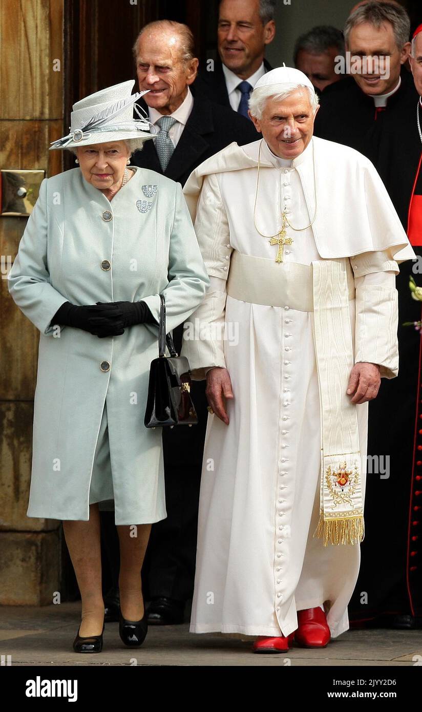 FIle photo dated 16/9/2010 of Queen Elizabeth II walking with Pope Benedict XVI as he leaves the Palace of Holyroodhouse in Edinburgh following his formal welcome on the first day of his four day visit to the United Kingdom. Issue date: Thursday September 8, 2022. Stock Photo