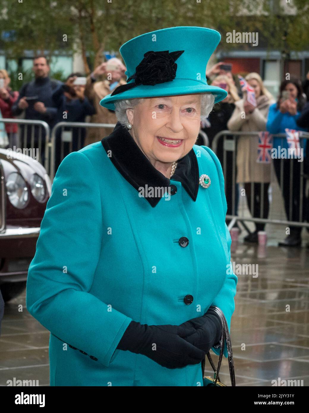 London, UK. 8 September 2022. FILE PHOTO Queen Elizabeth II, Britain's longest reigning monarch has died aged 96.  Photo taken on 9 November 2016 shows The Queen as she arrives to officially open the new Francis Crick Institute laboratories at St Pancras. Credit: Stephen Chung / Alamy Live News Stock Photo