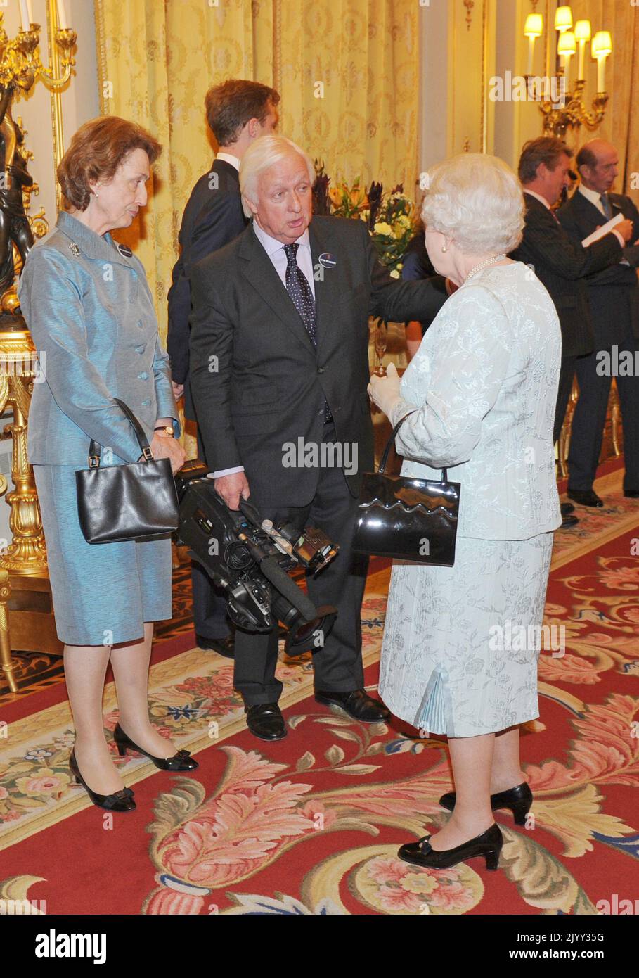 File photo dated 8/12/2011 of Royal cameraman Peter Wilkinson speaking with the Queen as she and the Duke of Edinburgh hosted a reception to celebrate exploration and adventure at Buckingham Palace, London. Issue date: Thursday September 8, 2022. Stock Photo