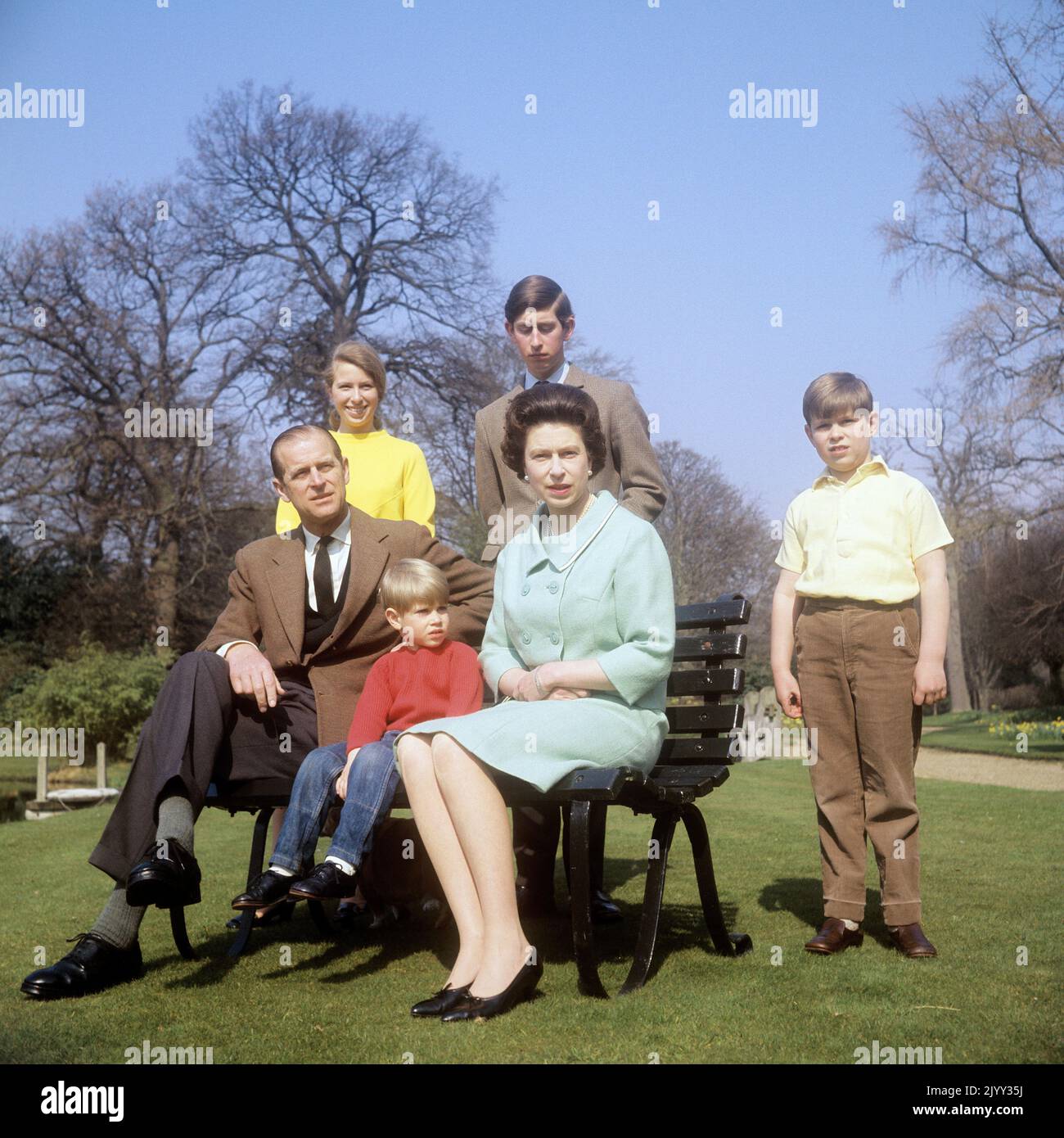 File photo dated 21/4/1968 of the royal family in the grounds of Frogmore House, Windsor, Berkshire. Left to right: Duke of Edinburgh, Princess Anne, Prince Edward, Queen Elizabeth II, Prince Charles (behind the Queen) and Prince Andrew. Issue date: Thursday September 8, 2022. Stock Photo