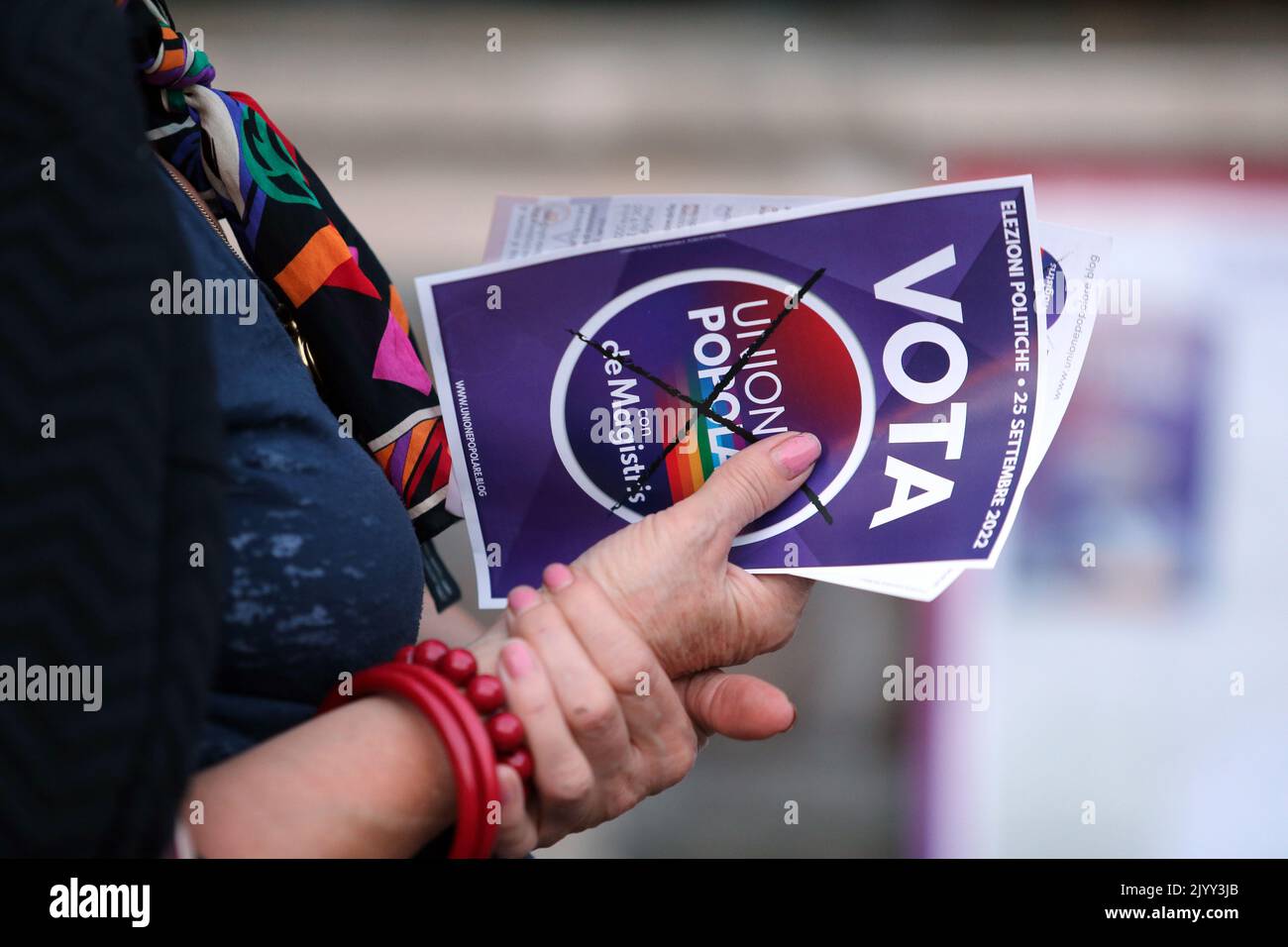 Frosinone, Italia - 8 settembre 2022: Elezioni politiche, i volantini di Unione popolare Stock Photo