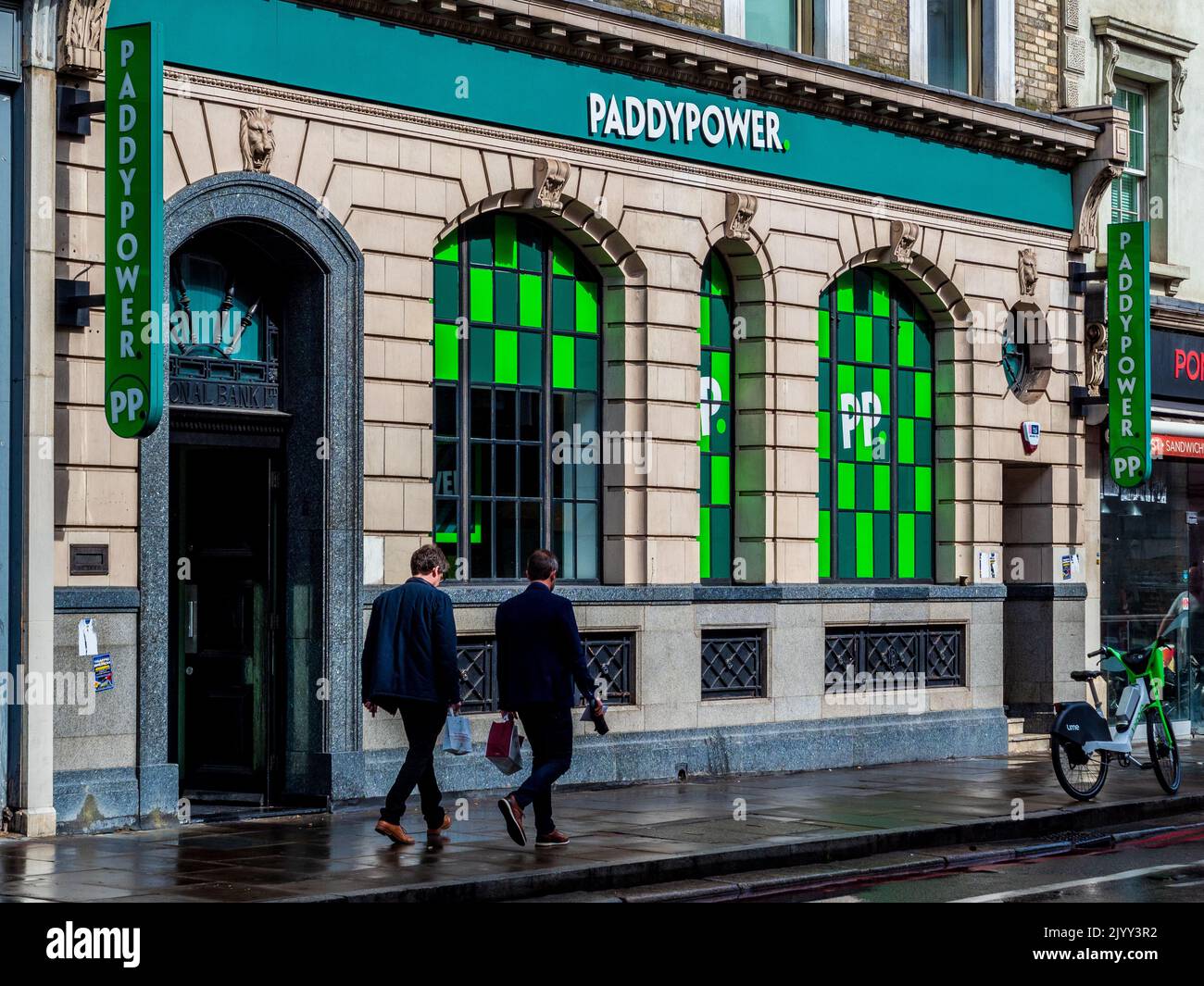 Paddy Power Bookies Shop at 286-288 Pentonville Rd, Kings Cross London. Paddy Power is an Irish bookmaker founded in 1988. Stock Photo