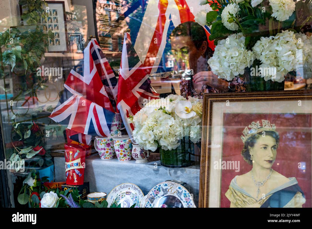 A worker adjusts the memorial to Queen Elizabeth II in the window of the Anglophile store Myers of Keswick in Greenwich Village in New York on Thursday, September 8, 2022. The long-reigning monarch of the United Kingdom died at the age of 96 at Balmoral Castle in Scotland. (© Richard B. Levine) Stock Photo