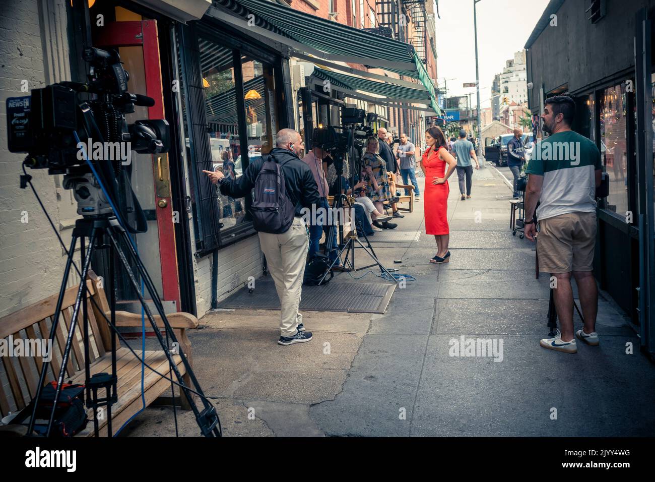 Media outside the Anglophile restaurant Tea and Sympathy in Greenwich Village in New York on Thursday, September 8, 2022. The long-reigning monarch of the United Kingdom Queen Elizabeth II died at the age of 96 at Balmoral Castle in Scotland. (© Richard B. Levine) Stock Photo